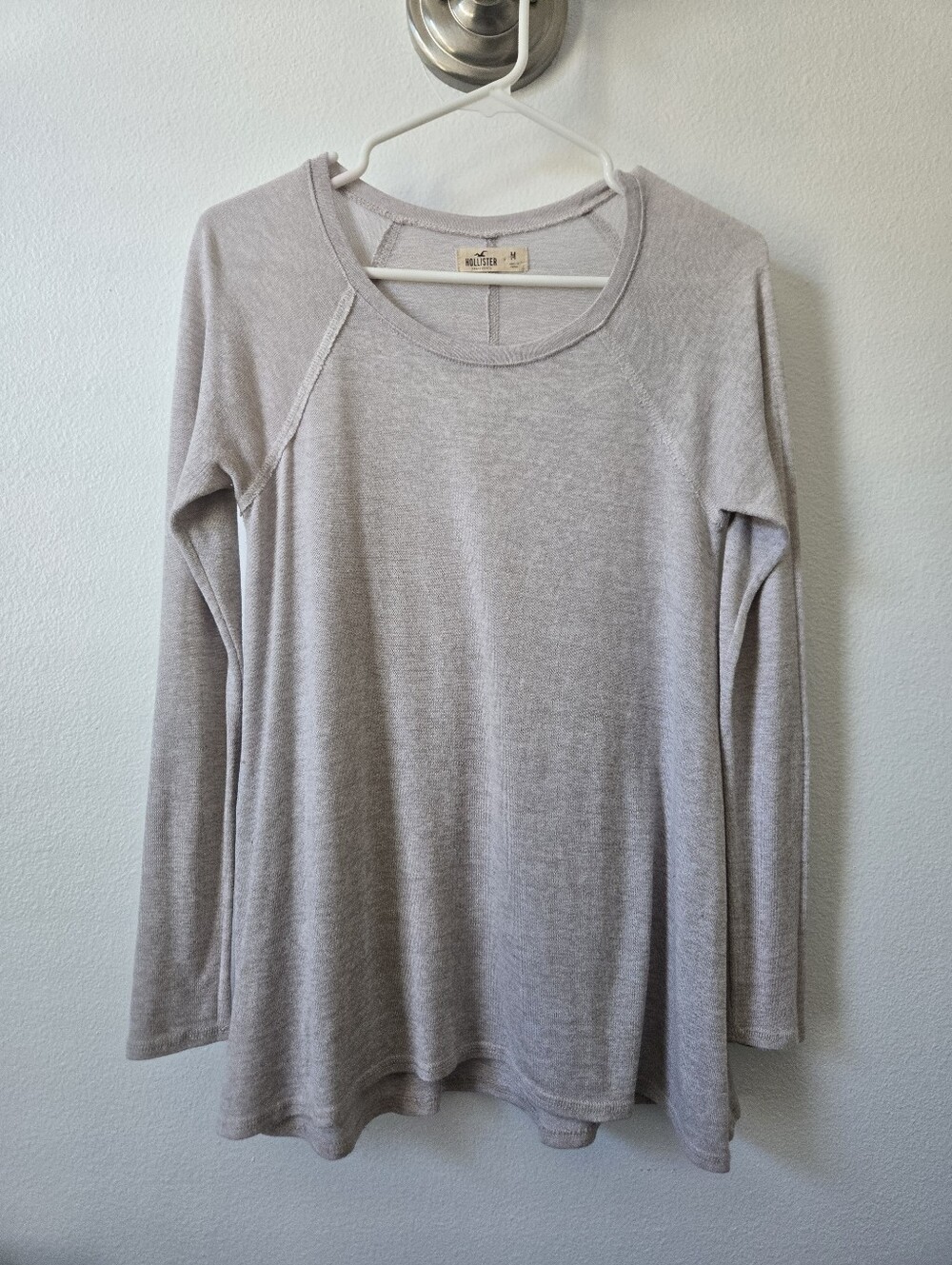 Hollister Light Cream Long Sleeve Tee Sz M